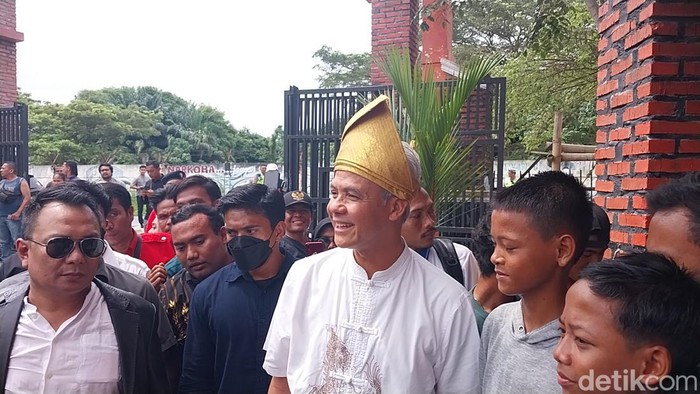 Ganjar Pranowo saat tiba di Deli Serdang.