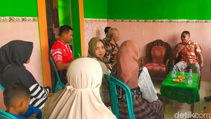 HP Siswa bojonegoro disiram air