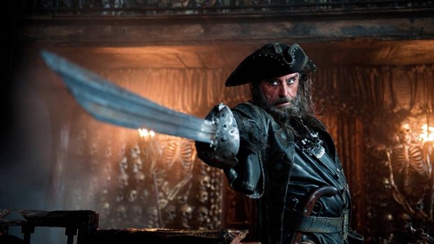 Penampilan Ian McShane sebagai Blackbeard di Pirates of Caribbean: On Stranger Tides.