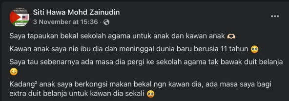 Ibu siapkan bekal makanan untuk teman anaknya.