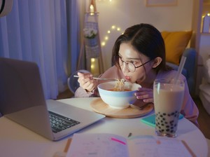 Anak Muda Masa Kini Makin Sering Begadang, Peneliti Ungkap Alasannya