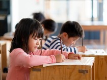 Riset: Anak Laki-laki di Komunitas Kurang Beruntung Ketinggalan Prestasi dari Perempuan