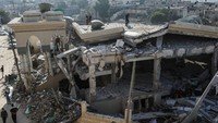 Selain itu, pesawat-pesawat tempur pendudukan Israel kembali mengebom Masjid Al-Ikhlas di wilayah al-Aqqad yang terletak di pusat Khan Yunis atau bagian selatan Jalur Gaza.  