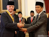 Presiden FIFA Gianni Infantino Dapat Bintang Jasa Pratama