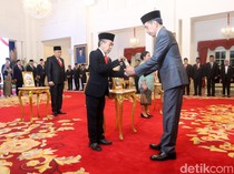 Jokowi Berikan Gelar Pahlawan Nasional Kepada 6 Tokoh