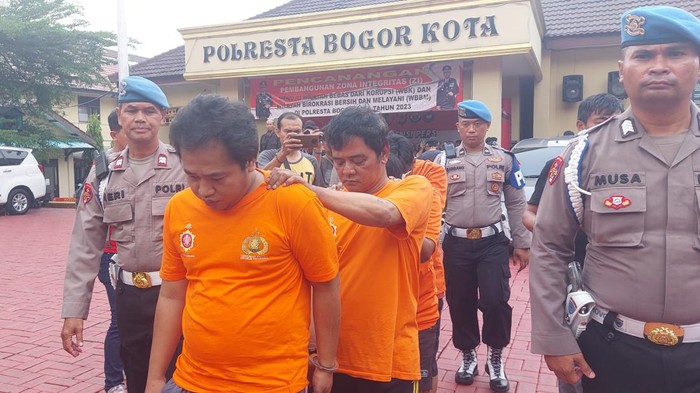 Kakak beradik ditangkap Polres Bogor karena berkomplot mencuri kendaraan bermotor di 20 titik selama empat bulan.