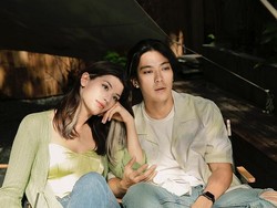 Foto: Kemesraan Cosplayer Karina Coser & Suami yang Terseret Ombak di Bali