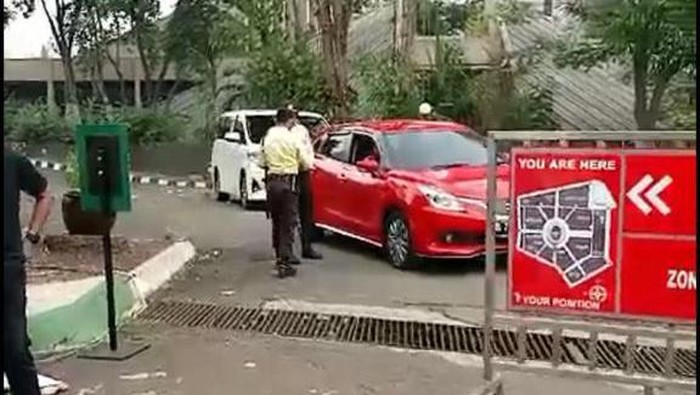 Keluar Masuk Hotel Sultan Wajib Lapor