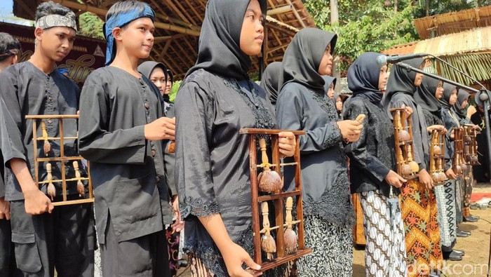 Kolotik, alat musik khas Ciamis yang baru lahir pada tahun 2020 lalu.