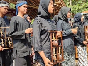 Mengenal Asal-usul Alat Musik Kolotik Khas Ciamis
