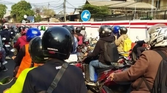Kondisi macet di Jl TB Simatupang gegara Proyek Polder