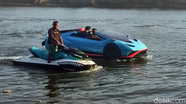 Lamborghini di Kali Porong