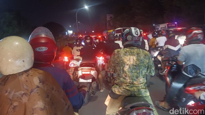Macet parah di Jalan Urip Sumoharjo ke arah Perintis Kemerdekaan Makassar, Sulsel.