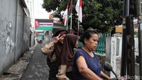 Ada juga bendera Indonesia yang dipasang.  