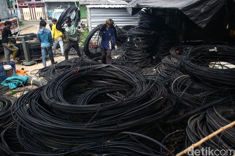 Mendaur Ulang Sampah Kabel Serat Optik