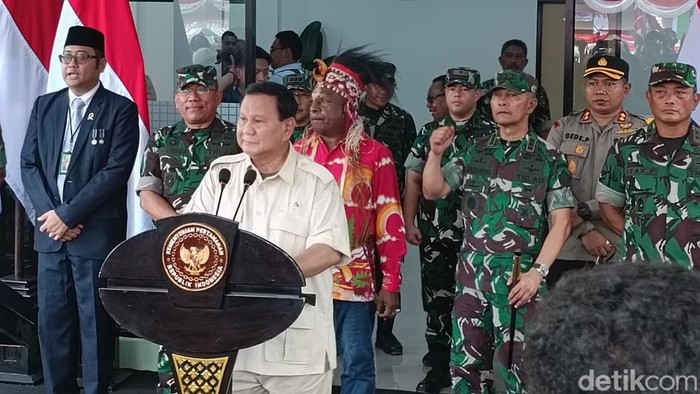 Menhan Prabowo Subianto saat meresmikan RS TNI di Papua (Adrial/detikcom).