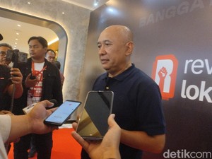 Teten Pamer Pakai Produk Lokal: Keren Juga Kan? Nggak Tampak Menteri Termiskin