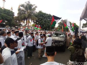Warga Tasik Sumbang Mobil Jip dan Duit Rp 150 Juta Bantu Palestina