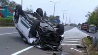 Pajero Sport Terbalik Usai Tabrak Pembatas Jalan Di Tol Merak