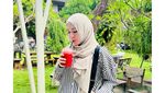 Okie Agustina, Ibu Kiesha Alvaro yang Doyan Ngopi dan Nongkrong di Kafe