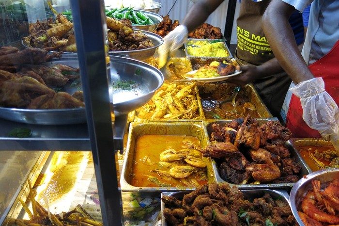 Pegawai Nasi Kandar Ini Ketahuan Hanya Pakai Celana Dalam Saat di Dapur!