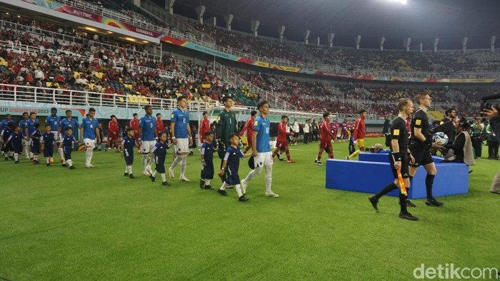 Kemeriahan pembukaan Piala Dunia U-17 2023 di Stadion Gelora Bung Tomo, Surabaya. Pembukaan dilakukan sebelum laga Indonesia vs Ekuador.