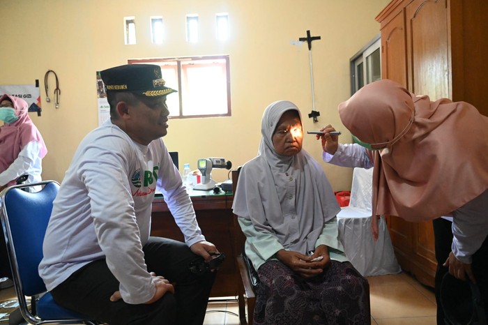 Pemerintah Kabupaten Kebumen melalui Rumah Sakit Umum Daerah Dr. Soedirman (RSDS) kembali menggencarkan pengobatan gratis untuk masyarakat di desa-desa.