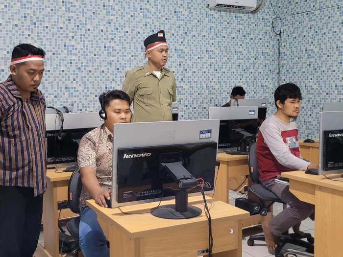 Pemohon SIM di Ngawi Dapat Kejutan Sambut Hari Pahlawan