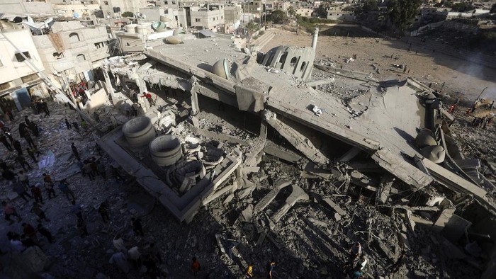 Serangan militer Israel ke Gaza, Palestina menghancurkan setidaknya 59 masjid di sana. Masjid-masjid itu hancur tak bersisa.