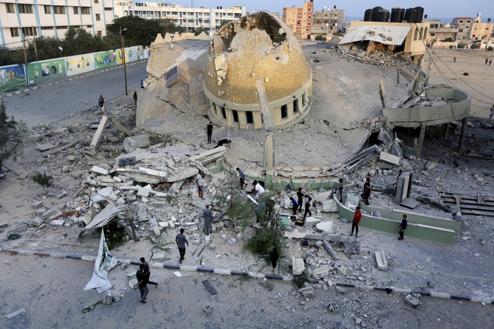 Serangan militer Israel ke Gaza, Palestina menghancurkan setidaknya 59 masjid di sana. Masjid-masjid itu hancur tak bersisa.