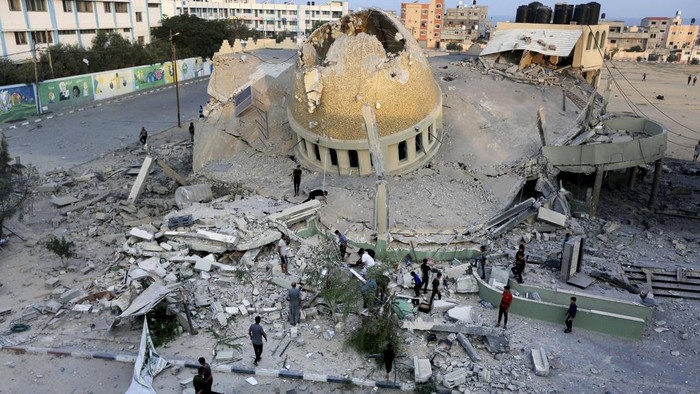 Serangan militer Israel ke Gaza, Palestina menghancurkan setidaknya 59 masjid di sana. Masjid-masjid itu hancur tak bersisa.