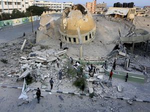 Detik-detik Rudal Israel Porak-porandakan Masjid di Gaza