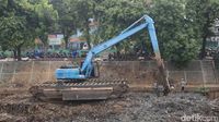 Pengerukan Kali Ciliwung Terus Dikebut