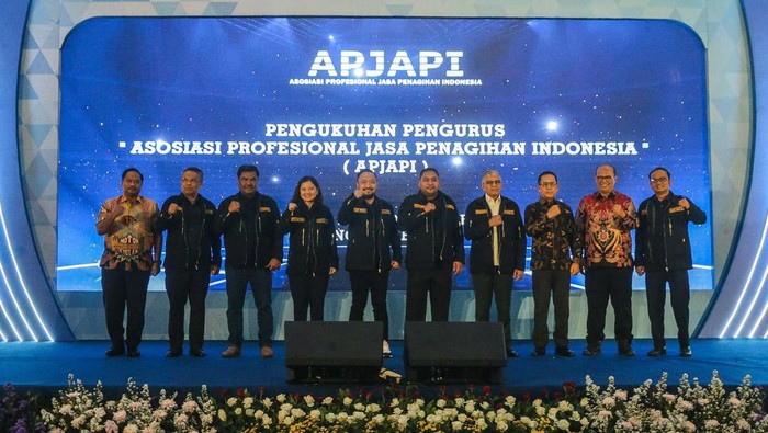 Pengurus Asosiasi Profesional Jasa Penagihan Indonesia (APJAPI) resmi dilantik di Jakarta, Jumat (10/113). Mereka akan bertugas pada periode 2023-2028.