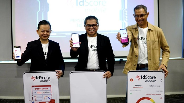 Permudah Akses Data Kredit lewat Aplikasi Mobile Permudah Akses Data Kredit lewat Aplikasi Mobile