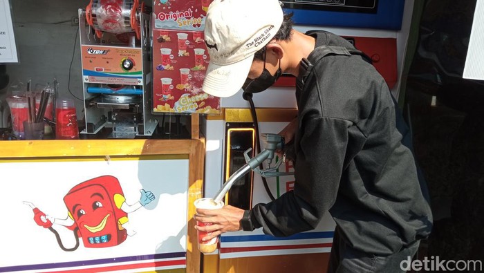 Pertamilk, tempat penjualan susu dengan konsep SPBU di Cirebon.