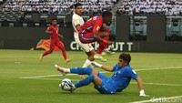 Aksi pemain Timnas Panama saat berupaya membobol gawang Maroko di laga pembukaan Piala Dunia U-17 Stadion GBT Surabaya. (Foto: Deny Prasto/detikJatim)