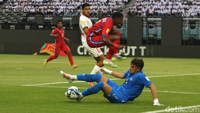 Pertandingan Panama vs Maroko di Piala Dunia U-17 Stadion GBT Surabaya.