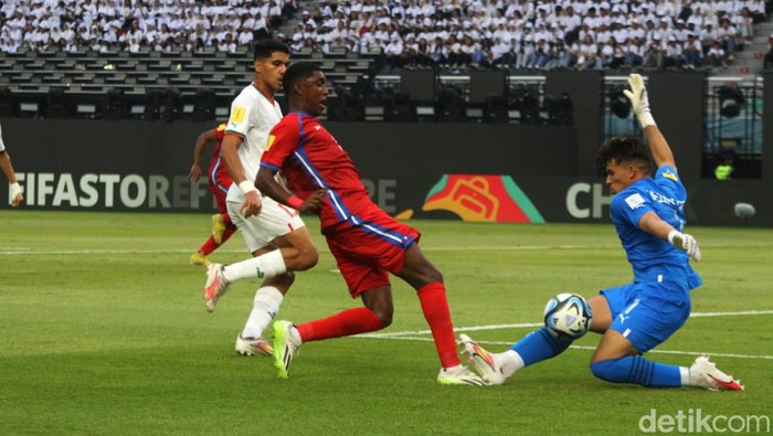 Pertandingan Panama vs Maroko di Piala Dunia U-17 Stadion GBT Surabaya.