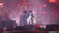 Konser ini menandai usia perjalanan ke 50 tahun band rock legendaris Indonesia itu. 