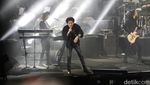 Potret Aksi Panggung God Bless di Konser Emas 50 Tahun Berkarya