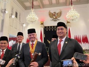 Presiden FIFA Terima Bintang Jasa dari Jokowi: Ini Kehormatan Bagi Saya