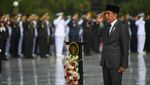 Lihat Lagi Momen Jokowi Pimpin Upacara Hari Pahlawan di TMP Kalibata