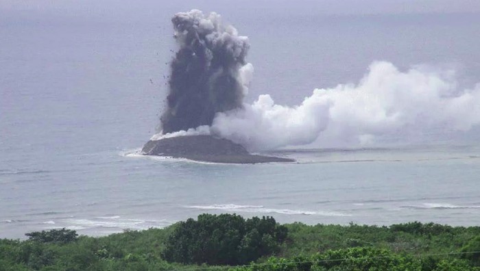 Pulau baru terbentuk di Jepang