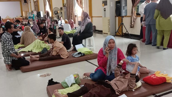 Ratusan siswa SD-SMP di Prabumulih keracunan usai makan kue sus