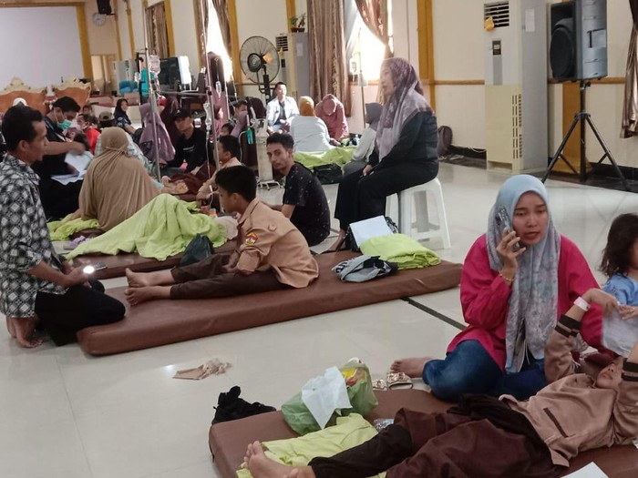Ratusan siswa SD-SMP di Prabumulih keracunan usai makan kue sus