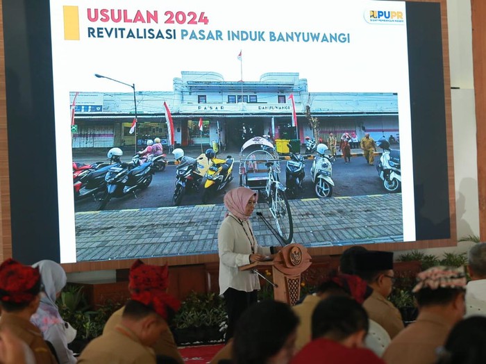 Rencana konsep revitalisasi pasar Banyuwangi yang terkoneksi dengan gedung heritage kampung inggrisan