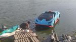 Memacu Replika Lamborghini Super Water Car di Kali Porong Sidoarjo