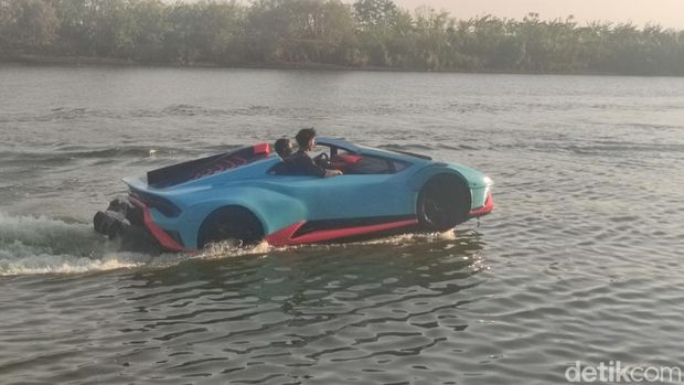 Replika Lamborghini tersebut karya Mahandika Bayu Aji (24). Saat ini sedang dalam tahap penyempurnaan untuk jadi wahana di wisata Seven Point Jetski Sidoarjo.