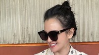 Mencicipi croissant, Ririn bersyukur ia bisa recharge. MasyaAllah senengnya, tulis artis yang tergabung dalam geng cendol ini. Foto: Instagram ririnekawati